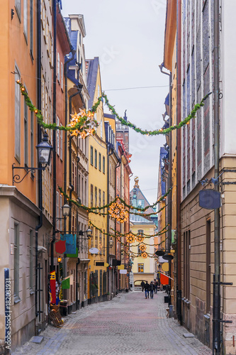 Obraz na płótnie Christmas in Stockholm. Festive streets of the old town of Stockholm w salonie