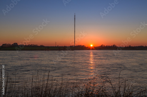 Sonnenuntergang am Rheinufer bei Wesel © foto_J.PE