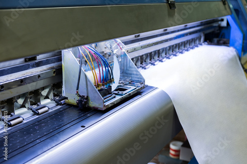 Foto Inkjet print head color working on vinyl banner