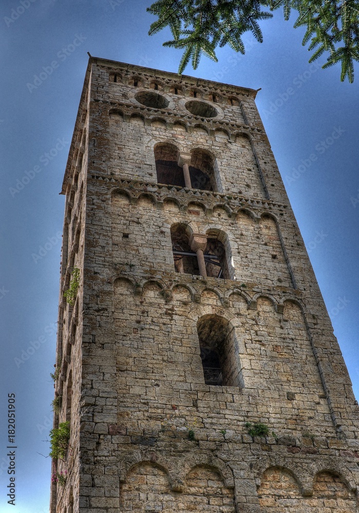 Clocher de l'église Sainte-Cécile de Molló, Catalogne, Espagne