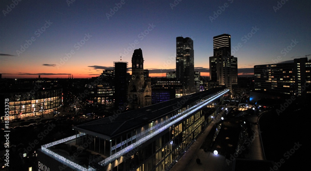 Fototapeta premium Berlin; Abendstimmung in der City-West