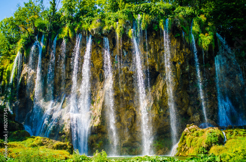 Fototapeta Naklejka Na Ścianę i Meble -  Plitvice lakes waterfall