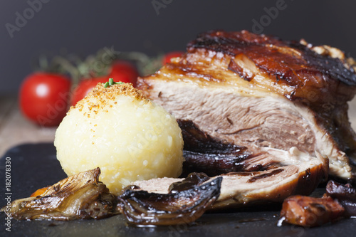 bayerischer Schweinebraten mit Knödel photo