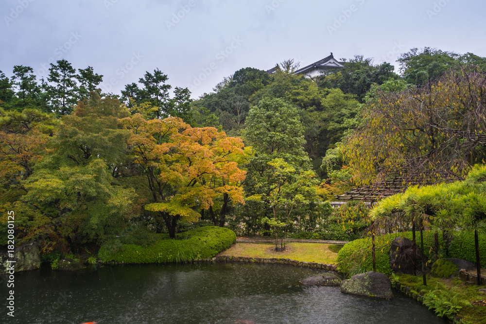Fototapeta premium HIMEJI,JAPAN - October 22, 2017 Beautiful Japanese garden in autumn