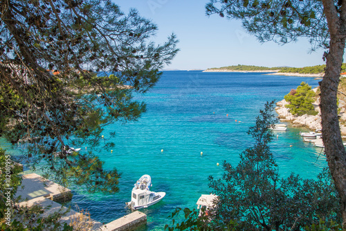 Hafen, Strand und Blick auf Bilo - Primosten, Dalmatien, Kroatien photo