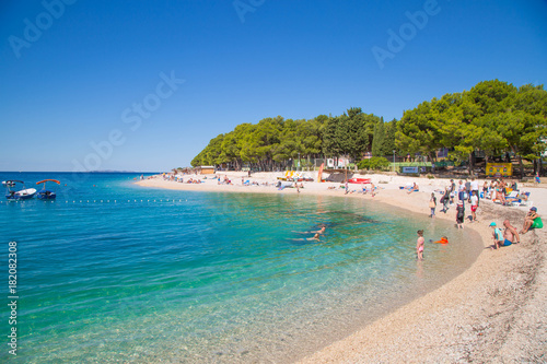 Fototapeta Naklejka Na Ścianę i Meble -  Sehenswürdigkeiten und traumhafte Ansichten auf die paradiesische Bucht von Primosten, Kroatien