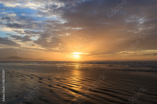 Nascer do sol na praia © EDBS