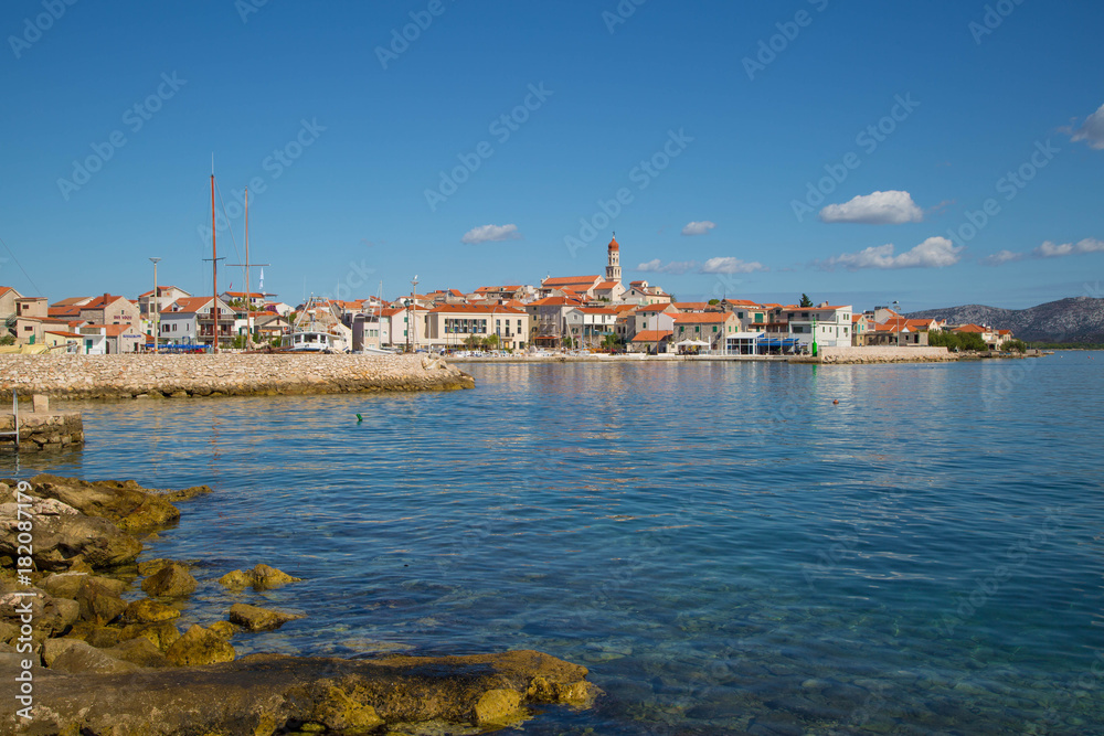 das wunderschöne Dorf Betina auf der Insel Murter, Kroatien