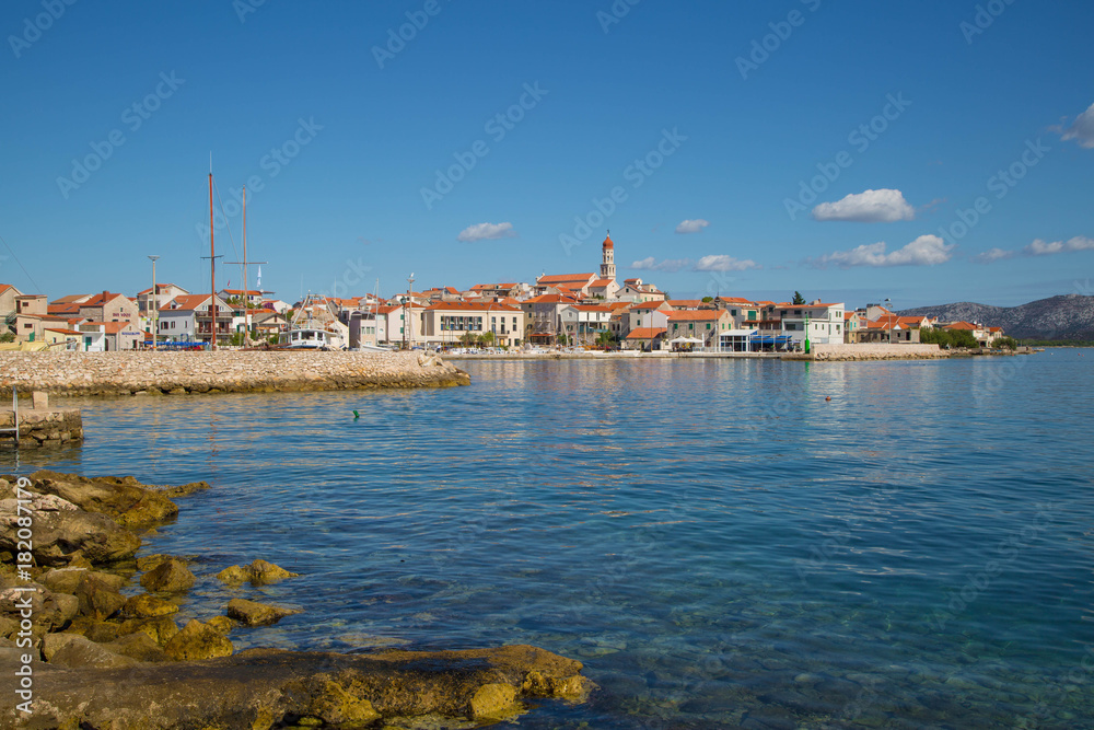 das wunderschöne Dorf Betina auf der Insel Murter, Kroatien das wunderschöne Dorf Betina auf der Insel Murter, Kroatien