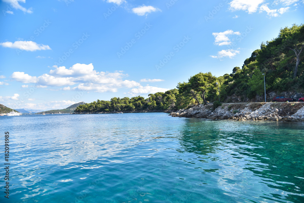 Türkises Meer in idyllischer Bucht