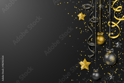 Weihnachtskugeln mit Luftschlangen und Konfetti Hintergrund schwarz gold