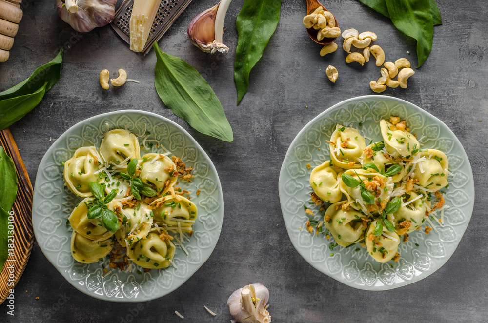 Stuffed Tortellini garlic and spinach