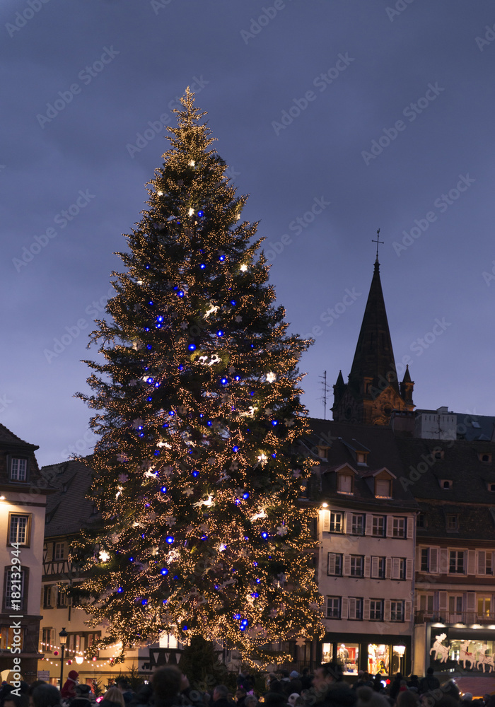 Straßbourg an Weihnachten, Christbaum auf dem Place Kleber.