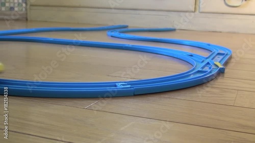 列車のオモチャ プラレールの走行