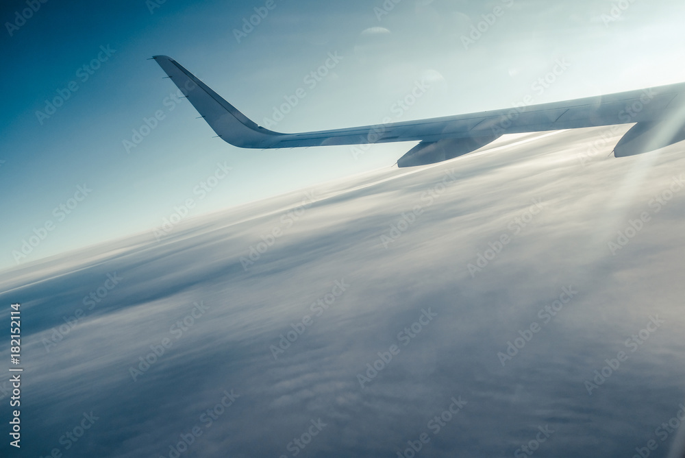 Fototapeta premium Airplain wing view thrue porthole in the sky