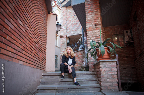 Tourist walks through the streets of Tbilisi © Tatyana Gladskih