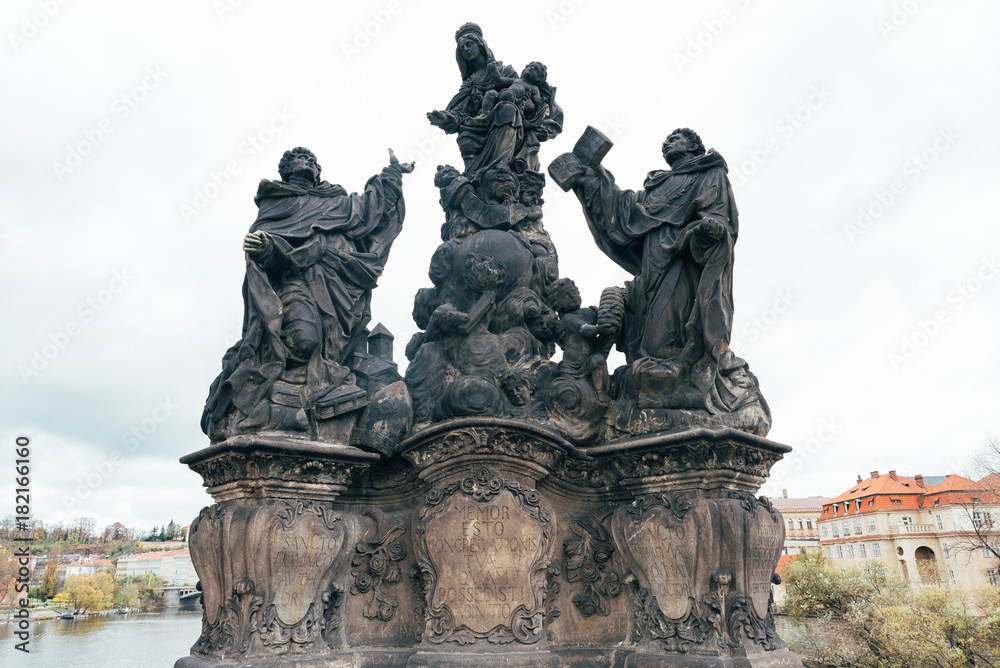 Obraz premium Statuen in Prag