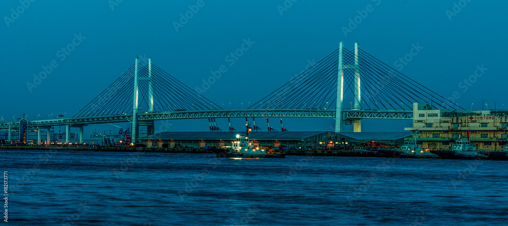 Naklejka premium Yokohama bay bridge