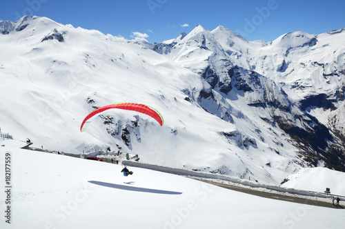 Parashutist among the mountains photo