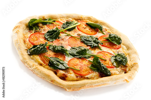 Pizza with spinach an tomatoes