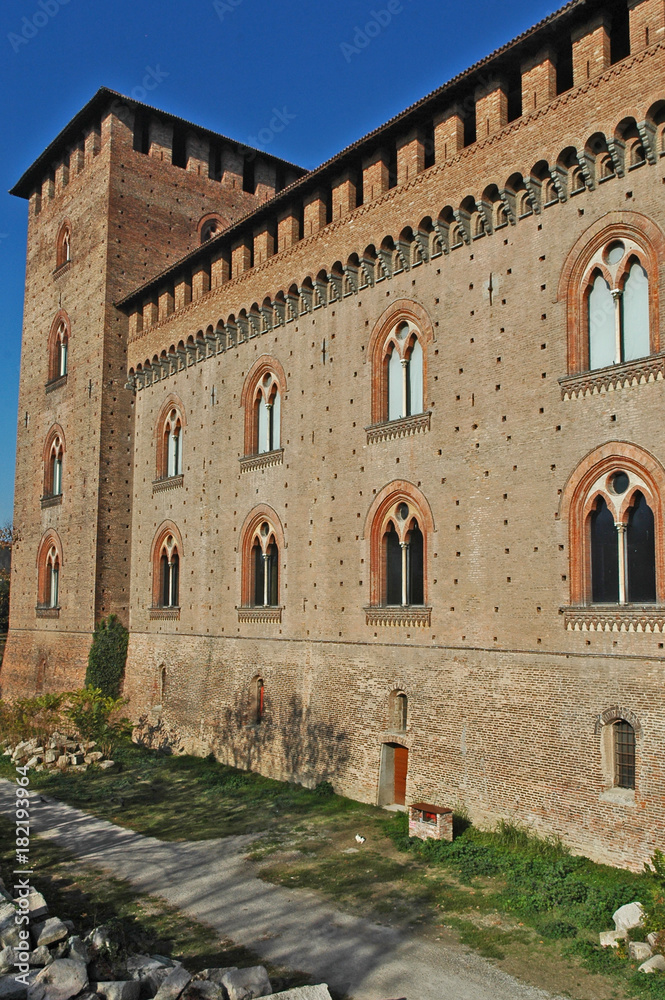 Pavia, il castello visconteo Pavia, il castello visconteo