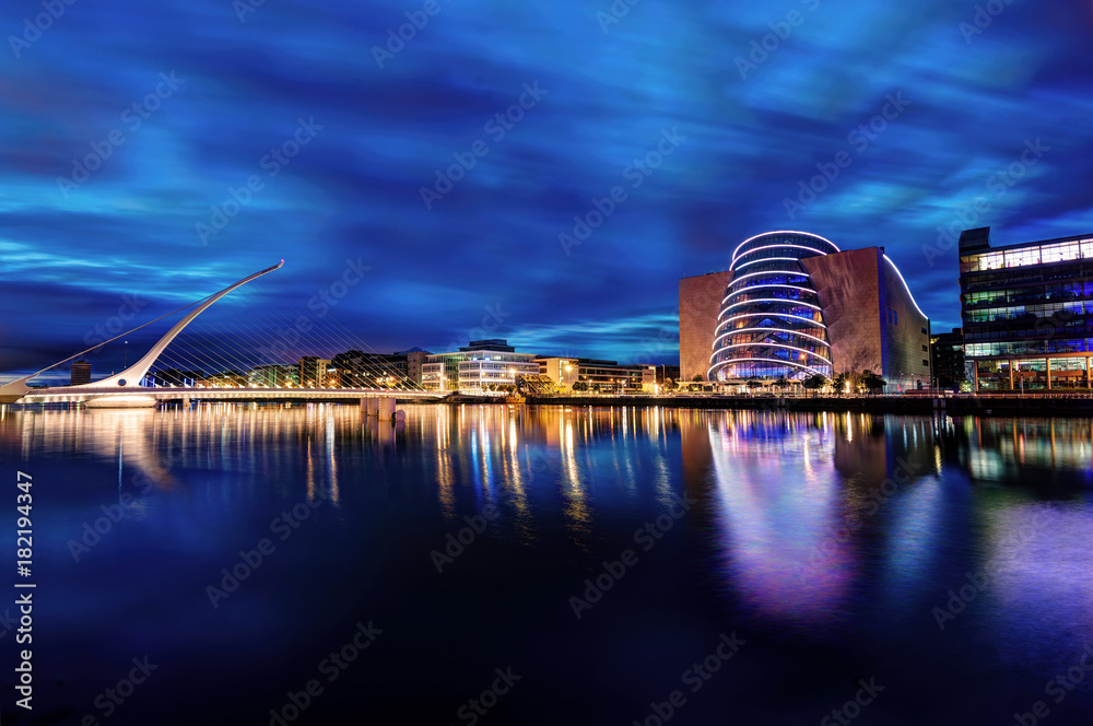 Naklejka premium Samuel Beckett Bridge Dublin, Irlandia