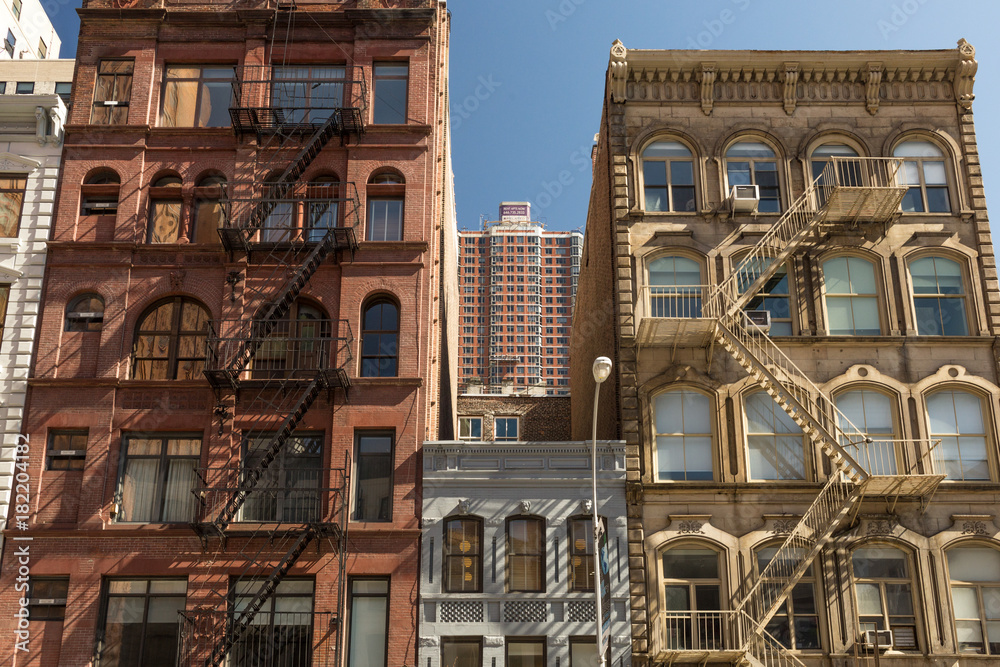 Manhattan street and two buildings 