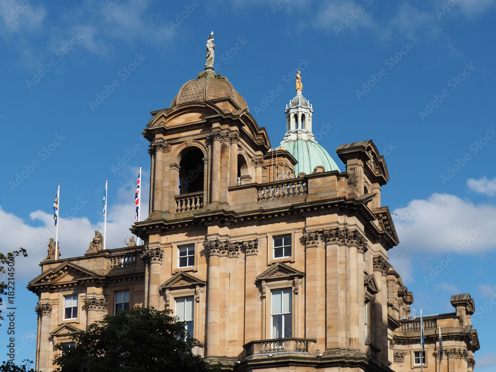 Obraz premium EDINBURGH - SEPTEMBER 2016: The Baroque dome of the Royal Bank of Scotland has a dominating position overlooking the Old Town.