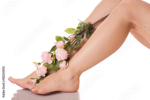 Fototapeta Naklejka Na Ścianę i Meble -  Female feet heel flowers