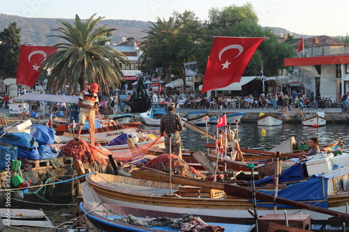 Wallpaper Mural Working fishman Torontodigital.ca