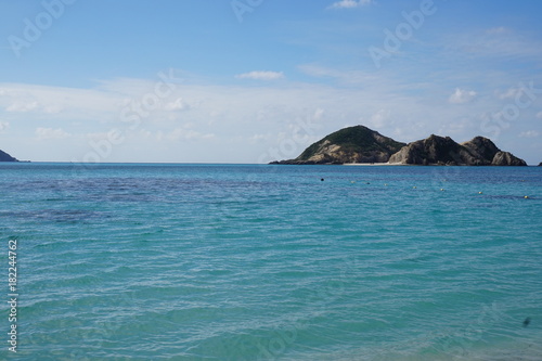 トロピカルビーチ　渡嘉敷島、慶良間諸島、沖縄 © blue