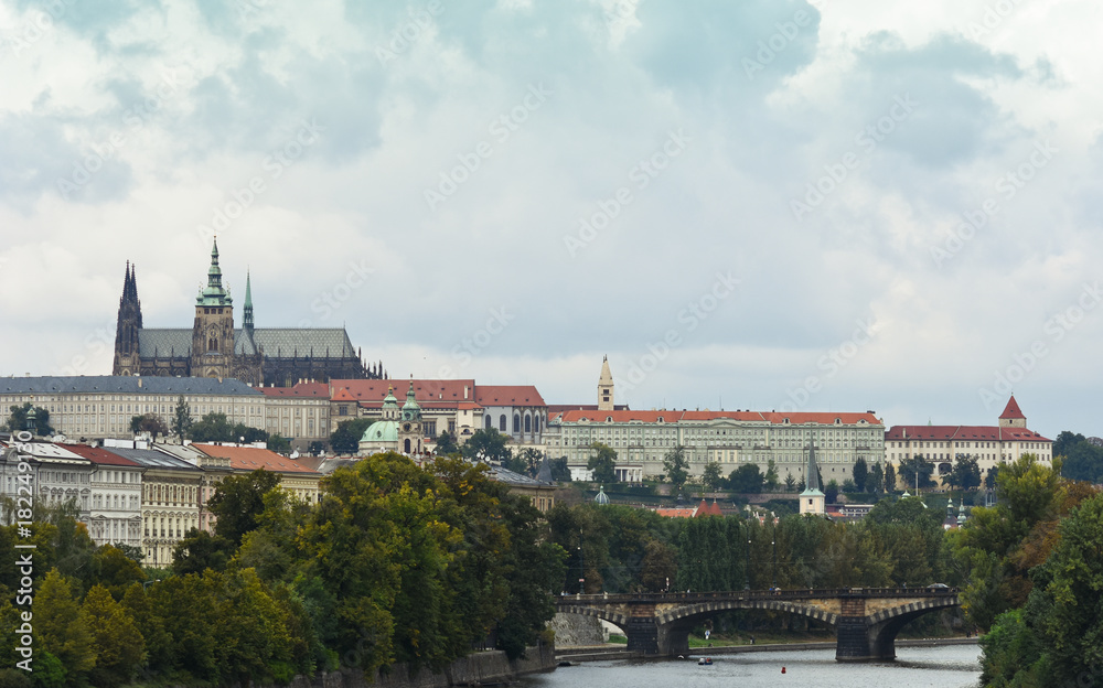 Prag als Reiseziel. Andere Städte erleben 