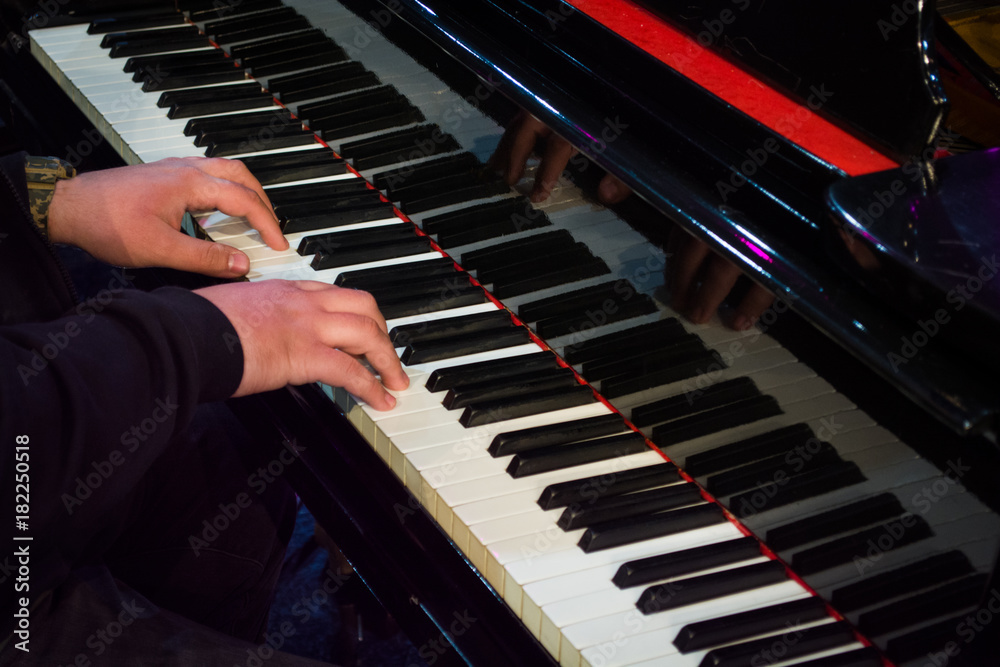 Fototapeta premium man playing piano