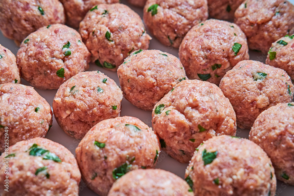 Polpette di carne, pronte per la cottura
