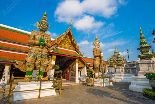 Wat phra kaew grand palace building buddha temple photo