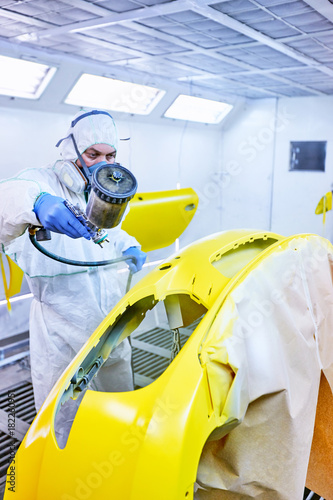 Staining of the car's parts in yellow on the service.
