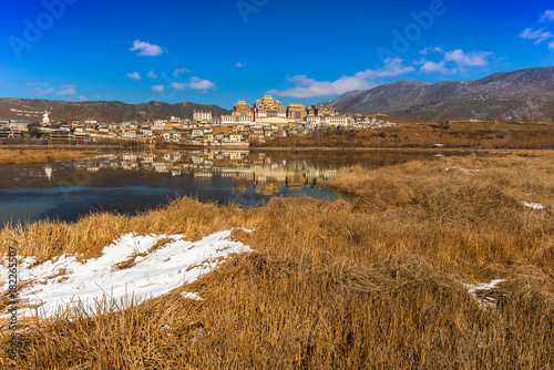 Klosteranlage in Shangri-La, China. photo