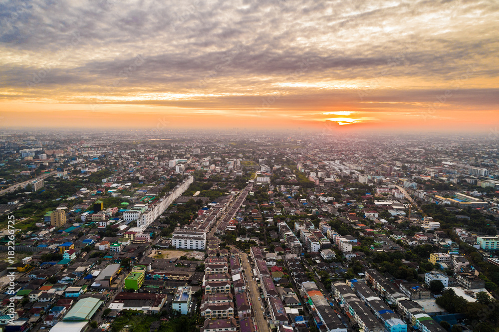 Fototapeta premium Cityscape of Bangkok skyscraper sunrise in the morning