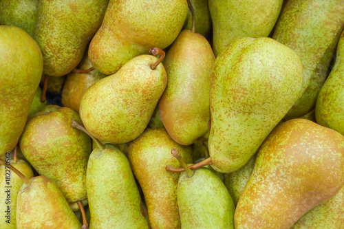 Φωτογραφία A pile of Conference pears as background, texture