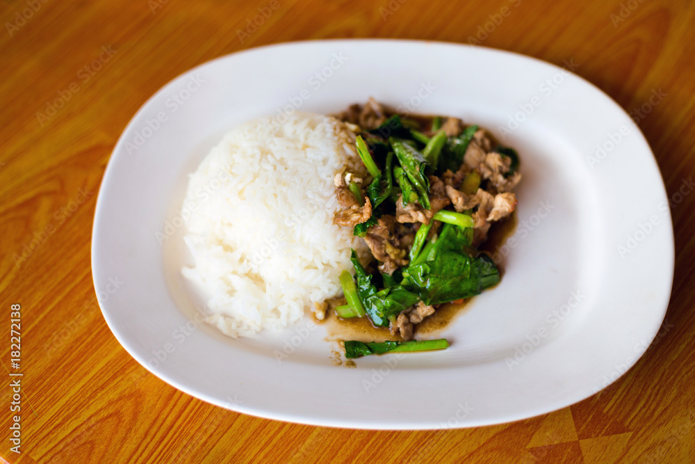 Thai pork slices with kale