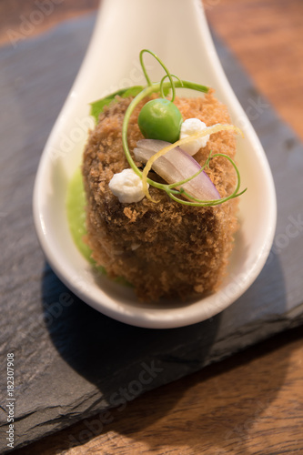 Fingerfood Rinderwürfel mit Meerrettich Mousse