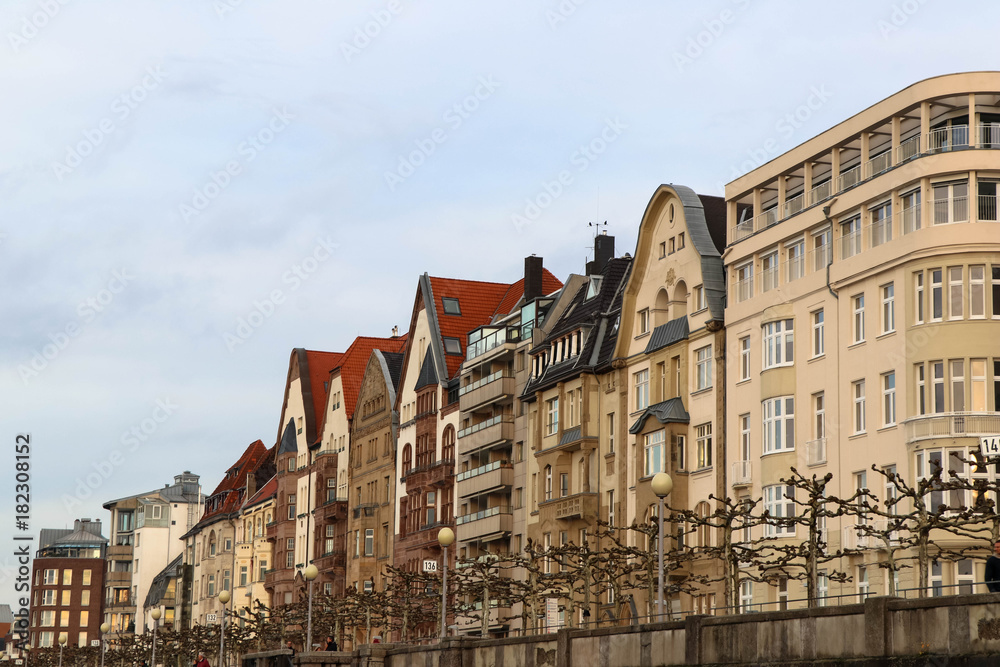 Häuserfront am Rhein