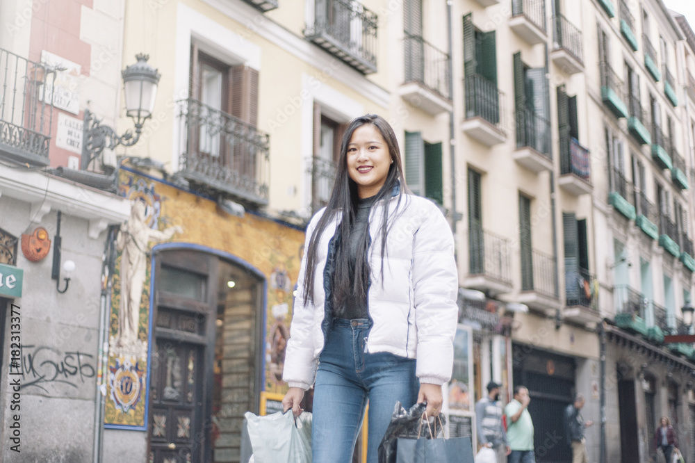 Attractive Chinese girl shopping for Madrid Attractive Chinese girl shopping for Madrid