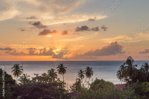 Martinique   coucher de soleil sur la mer