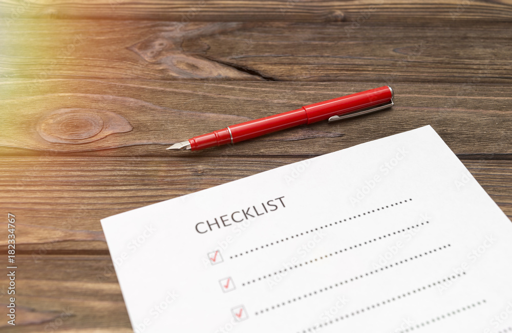 checklist, checklist, fountain pen on a wooden background
