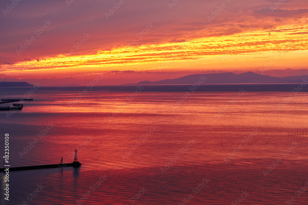 御輿来海岸から望む有明海の夕焼け