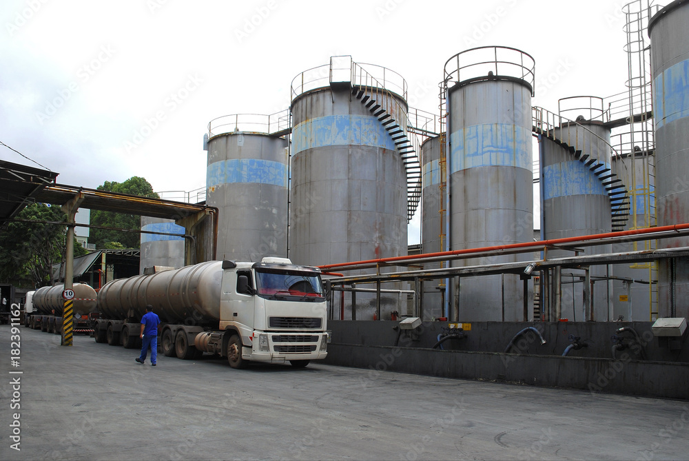 Lubricating oil industry for engines Lubricating oil industry for engines