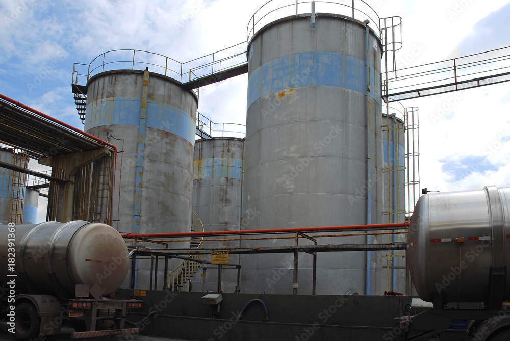 Lubricating oil industry for engines Lubricating oil industry for engines