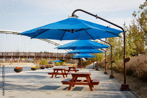 Park bench parasol