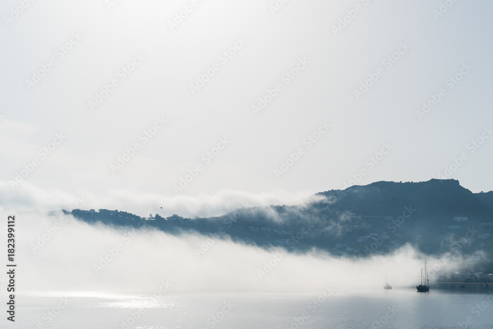 Nebel über die Bucht